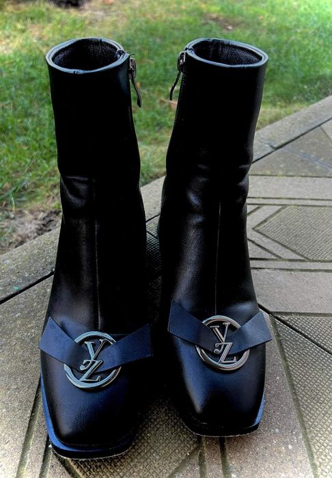 Черни кожени боти