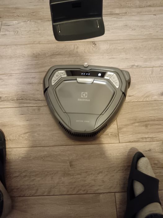 Vand aspirator robot automat