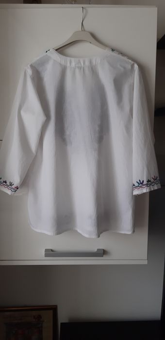 Bluza gen ie,bumbac fin si broderie manuala,splendida M