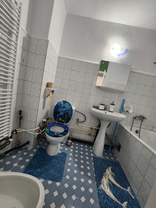 0749607555 Ofertã: 360€ Ultracentral Închiriez Apartament 2 camere RM.Vâlcea