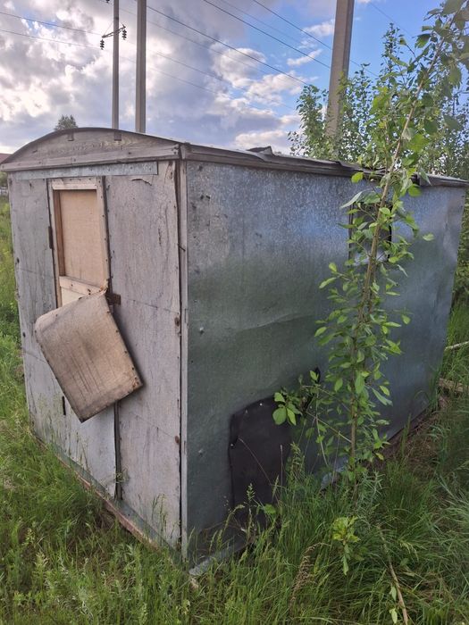 Продам не большой  вагончик(бытовка)