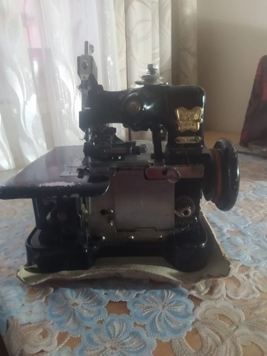 Продам оверлок в хорошем состоянии