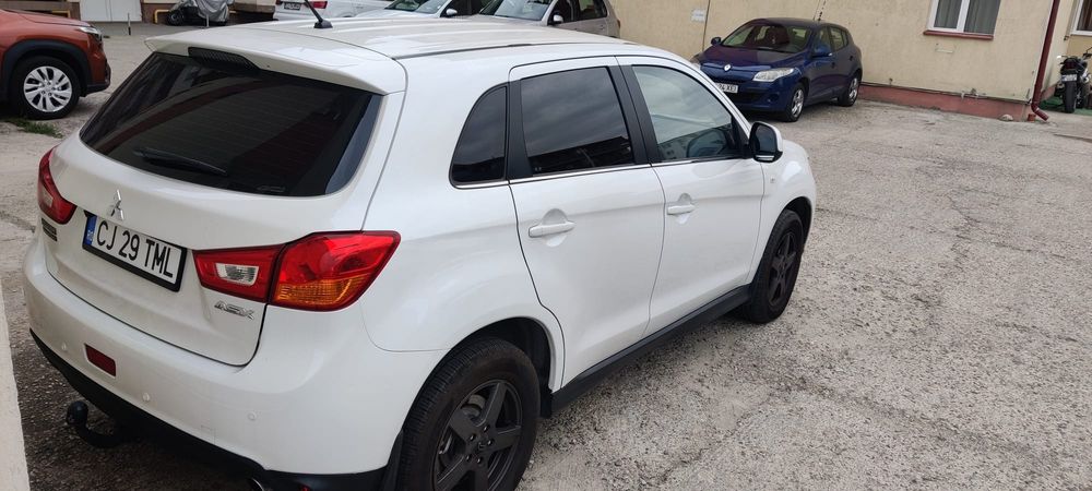 Vând Mitsubishi ASX