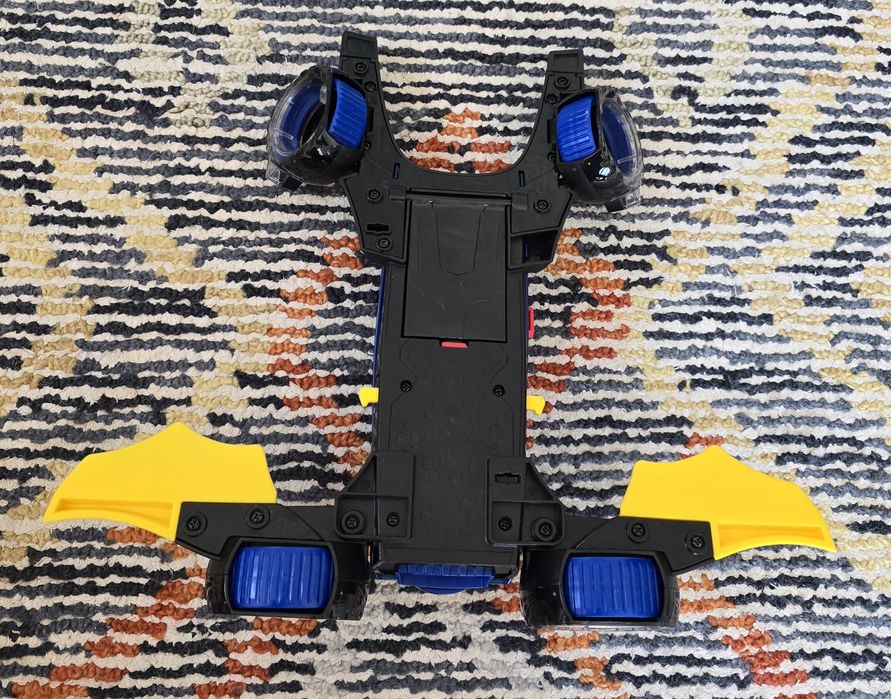 Vând Batmobil Mattel