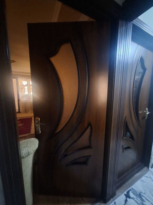 Продаются двери -межкомнатные и входная железная