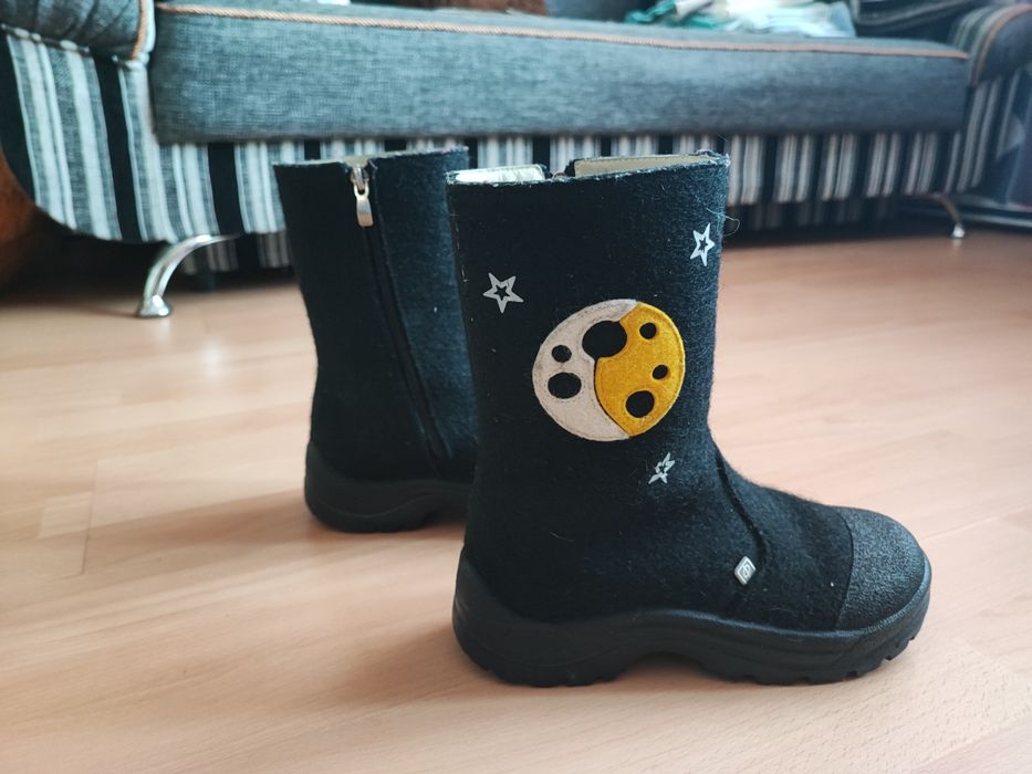 Продаю детские валенки