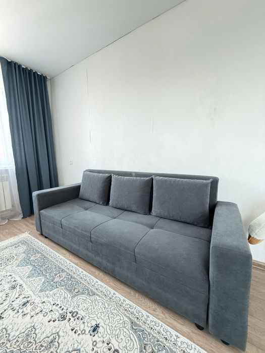 В продаже хороший диван