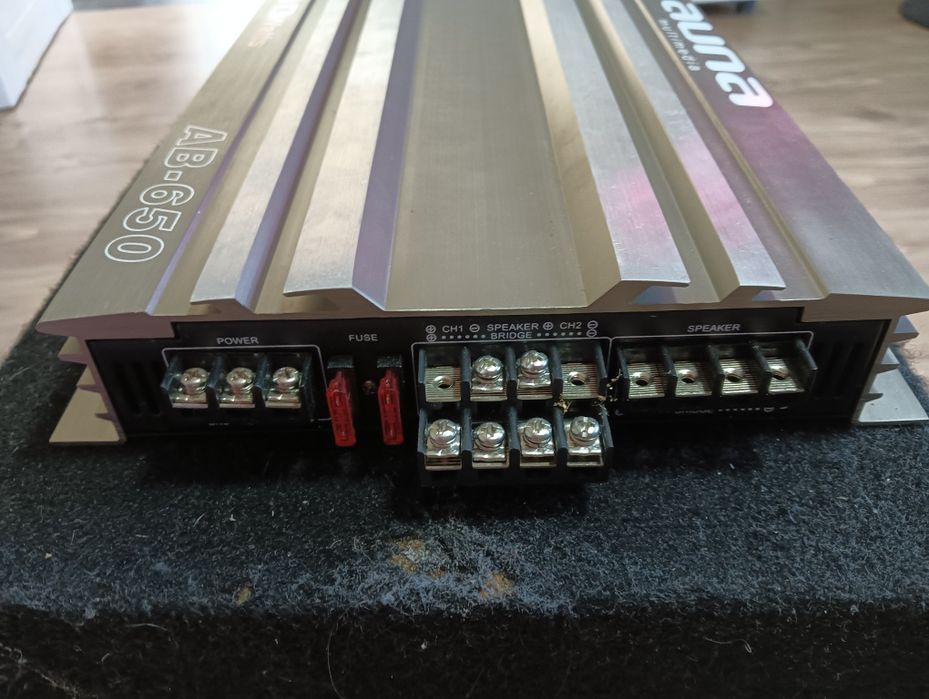 Vând amplificator auto auna