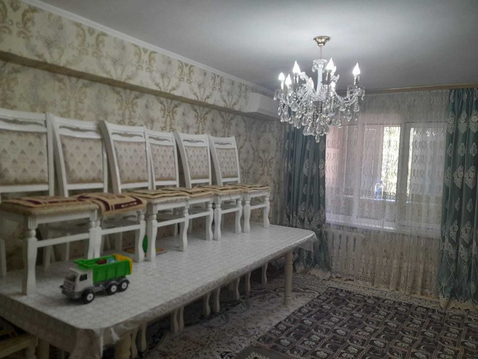 Стол со стульями