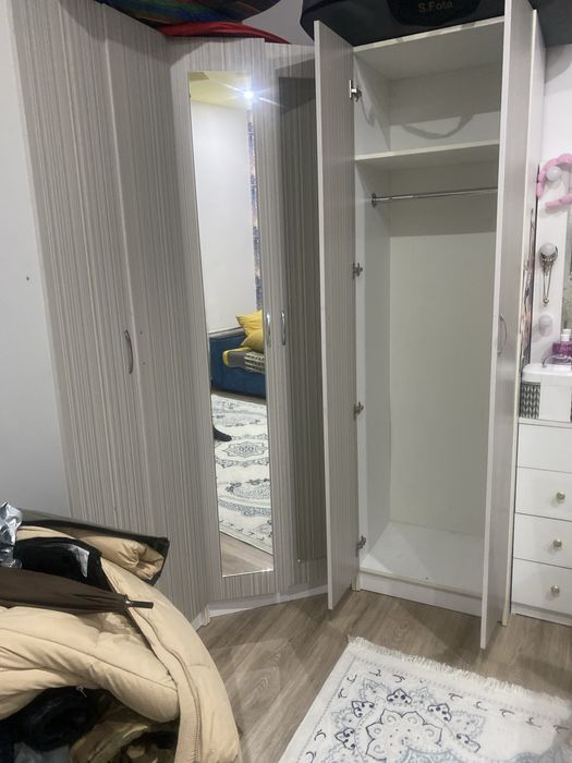 Угловой шкаф для одежды