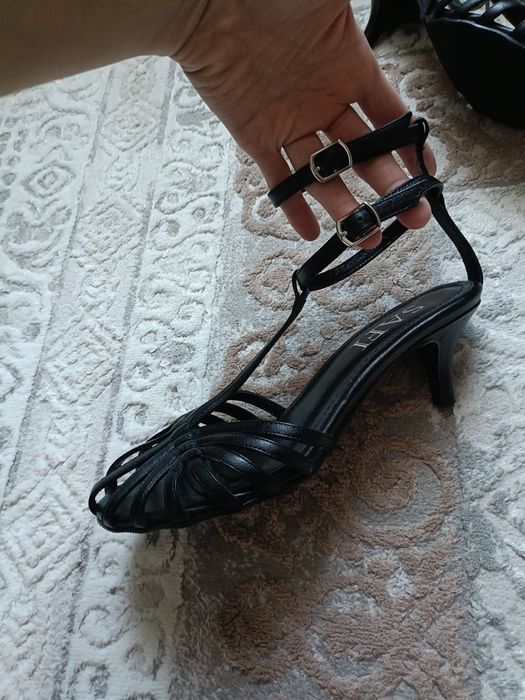 Босоножки Safi, новые, 37 р.
