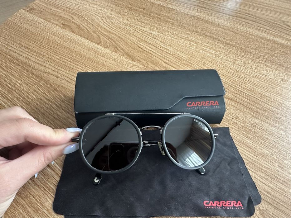 Очила Carrera.
