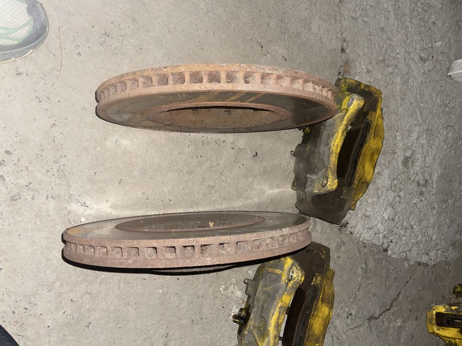 Subaru Суппорта Brembo gold