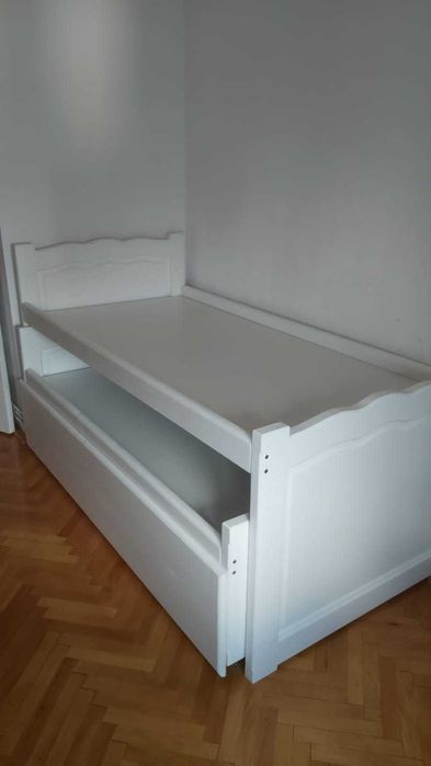 Pat supraetajat din lemn + 2 saltele 90x190 incluse – stare foarte bună