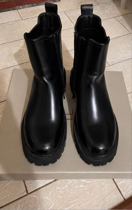 Продам ботинки на осень для девушек