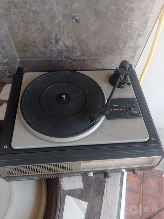 Radio gramofon sotladi rasmidagi holida beriladi boshqa narsasi yo