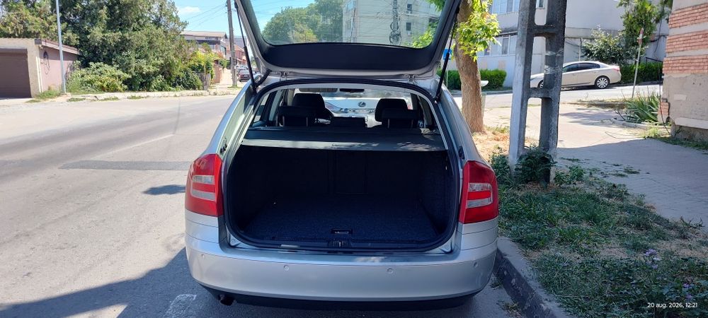 Skoda Octavia 2 ELEGANCE 2006, dublu climatronic,navigație,1,6 FSI, benzina,euro4,115cp 238133km =2900 euro neg.
