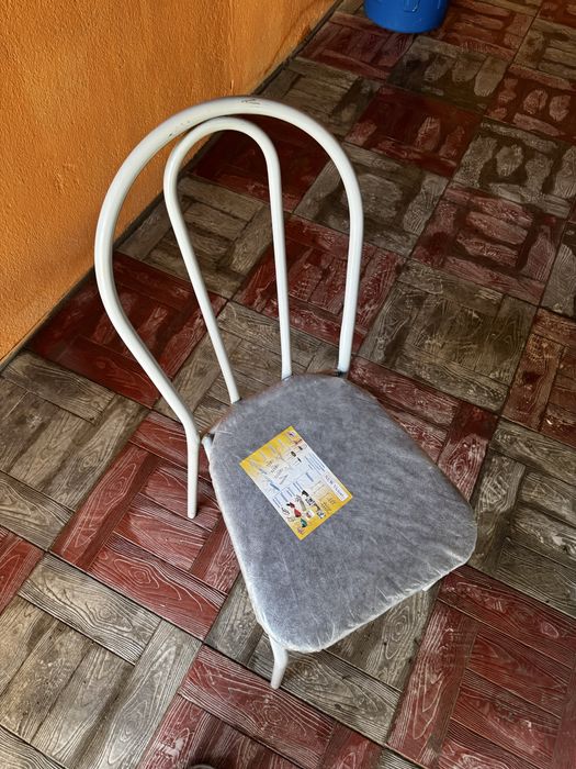 металлический стул
