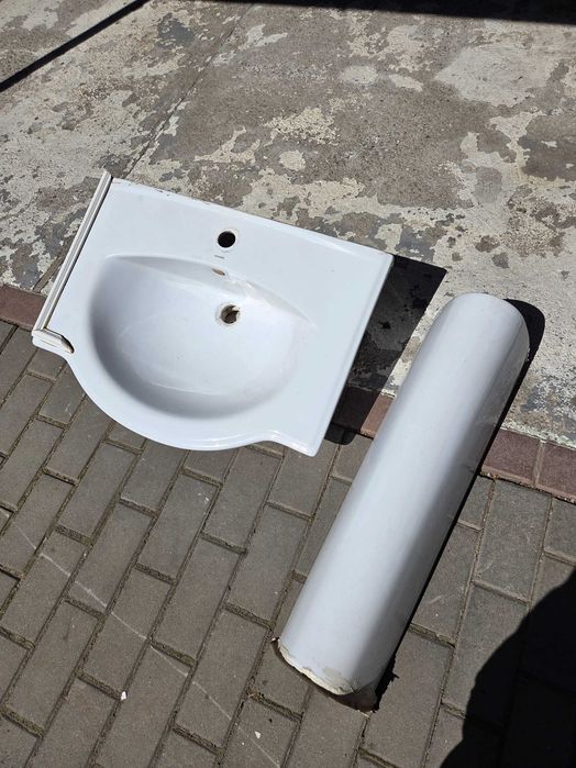 Vând chiuveta de baie in stare buna.Pentru detalii va rog sa ma contactati la numarul de telefon 0754938444