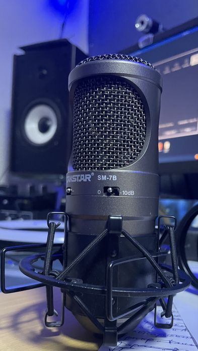 Студийный микрофон