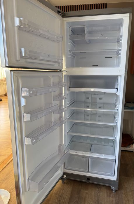 Хладилник с фризер Ariston No Frost