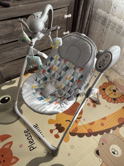 Электронная качель, шезлонг, детская ванночка, игрушки.