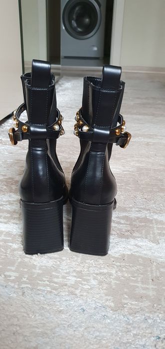 Botine damă Zara cu inserții aurii
