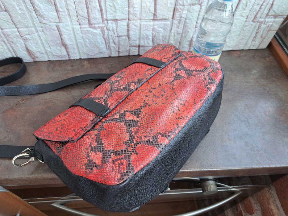 дамска чанта червено черна торба,естествена кожа и велур