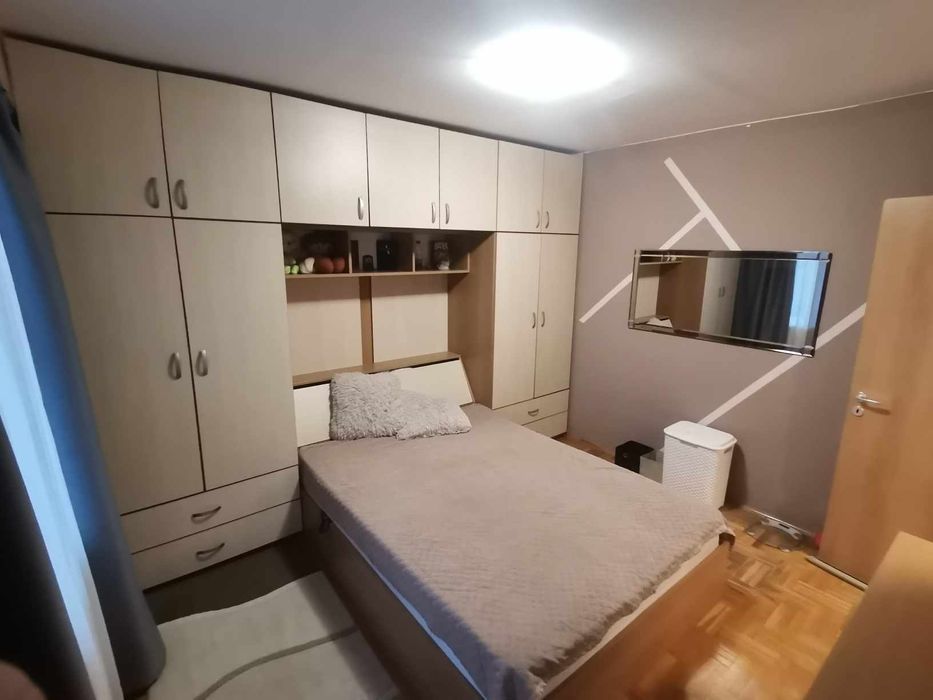 Дава се под наем Тристаен апартамент в Долни чифлик - 67 кв.м за 204 € - Снимка #3