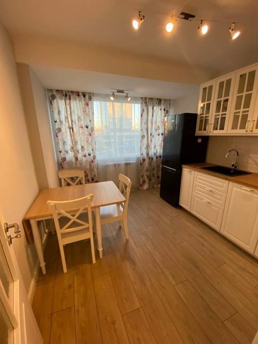 Дава се под наем Двустаен апартамент в София, Изток - 71 кв.м за 817.53 € - Снимка #2