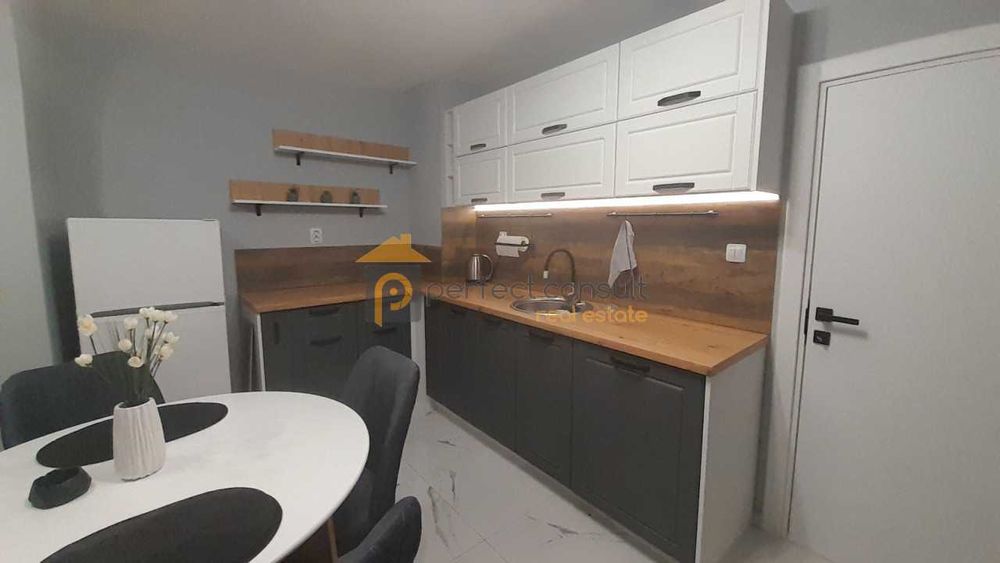 Дава се под наем Тристаен апартамент в Пловдив, Център - 80 кв.м за 550 € - Снимка #1