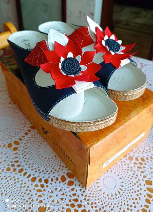 Женские шлёпки..