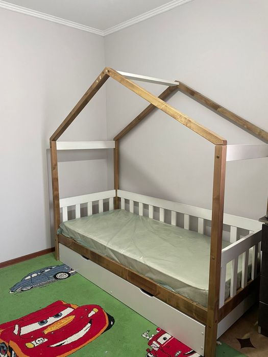 Продам кровать подростковую.