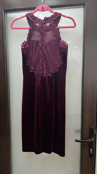 Rochie de catifea burgundi si dantela