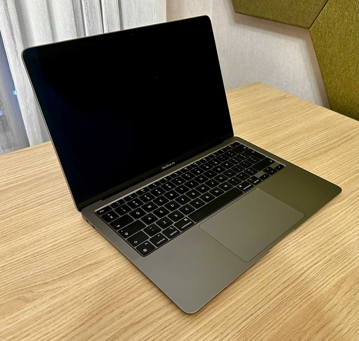 Лаптоп Apple MacBook Air M1 - Като нов - НАМАЛЕНО за Коледа