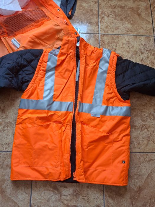 Geaca reflectorizanta 3. În 1