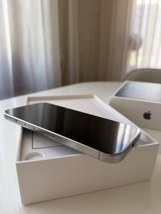 97% IPHONE 16 PRO MAX - перфектно състояние + подаръци