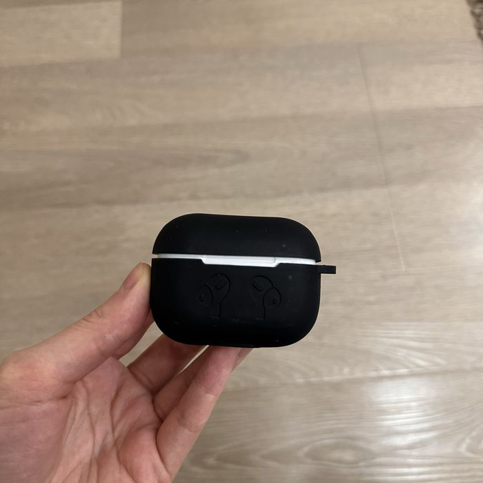 Наушники Apple Airpods pro. Кейс не свой. Коробка и документы имеются.