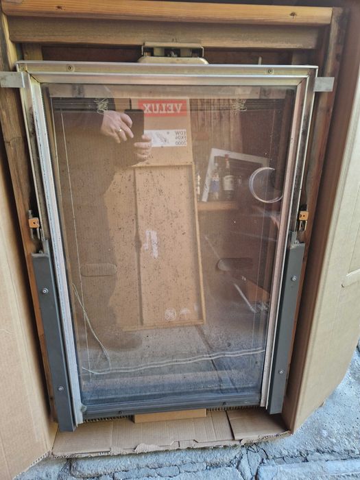 Vind doua ferestre de mansardă Velux