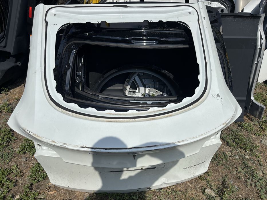 Капак Tesla Model Y