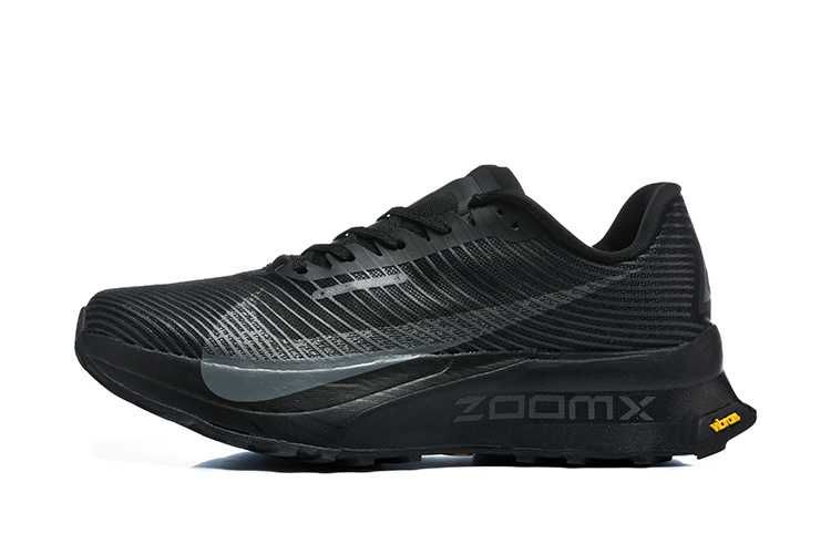 Продавам нови мъжки маратонки с кутия Nike ACG Ultrafly Trail all black