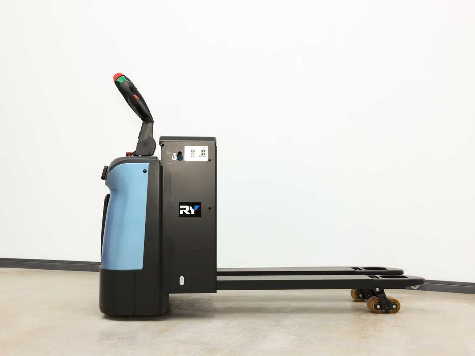 Электро транспалет 2 000 кг с платформой Royal Forklift  RY P20 S-T