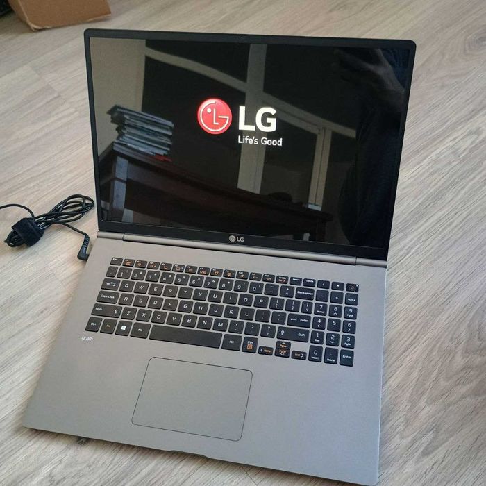 Большой и легкий ноутбук LG Gram 17: ультратонкий, i7 8Gen, 256/16GB