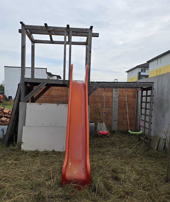 Vand schelet loc de joaca copii