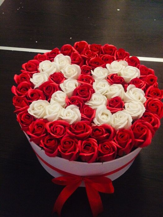 Cadou ideal cutie cu trandafiri pt zile de nastere