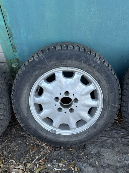 Продам диски с резиной зима Мерседес