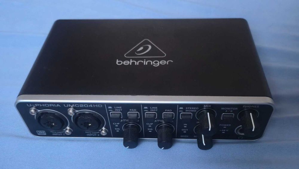 Студийна звукова карта Behringer U-Phoria UMC202HD