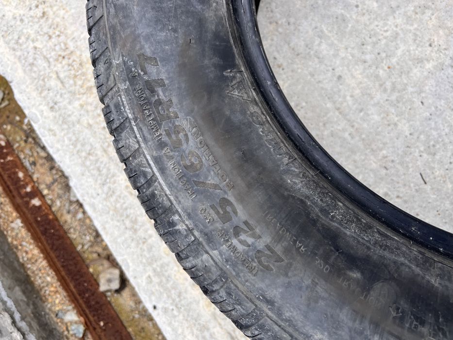 2бр.зимни гуми за джип 225/65/17