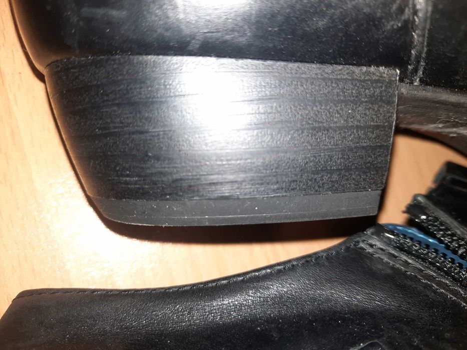 Caprice, елегантни боти от естествена кожа