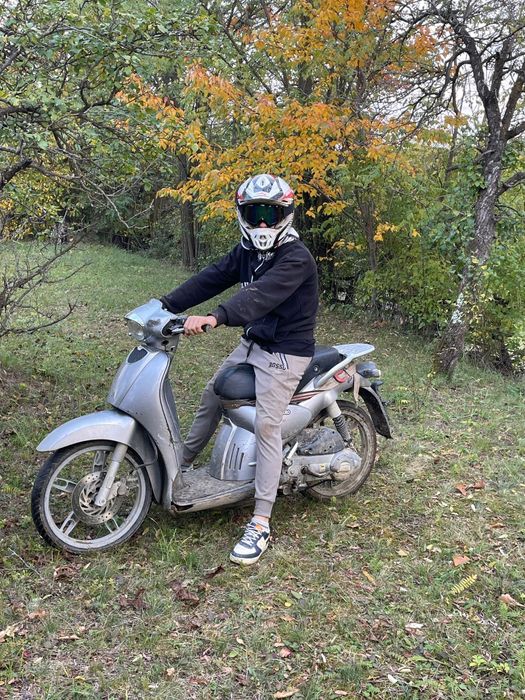 Vând scuter Aprilia scarabeu 100 pentru camp